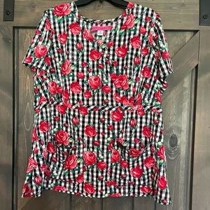 🍩👑Betsey Johnson scrub top👑🍩